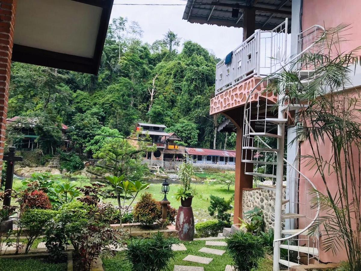 Thomas' Retreat Bukit Lawang Hotel Exterior photo