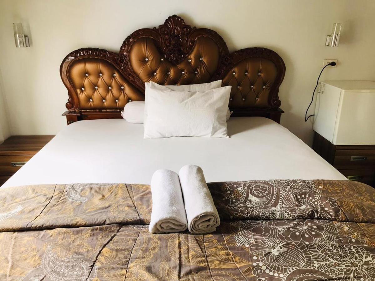 Thomas' Retreat Bukit Lawang Hotel Room photo