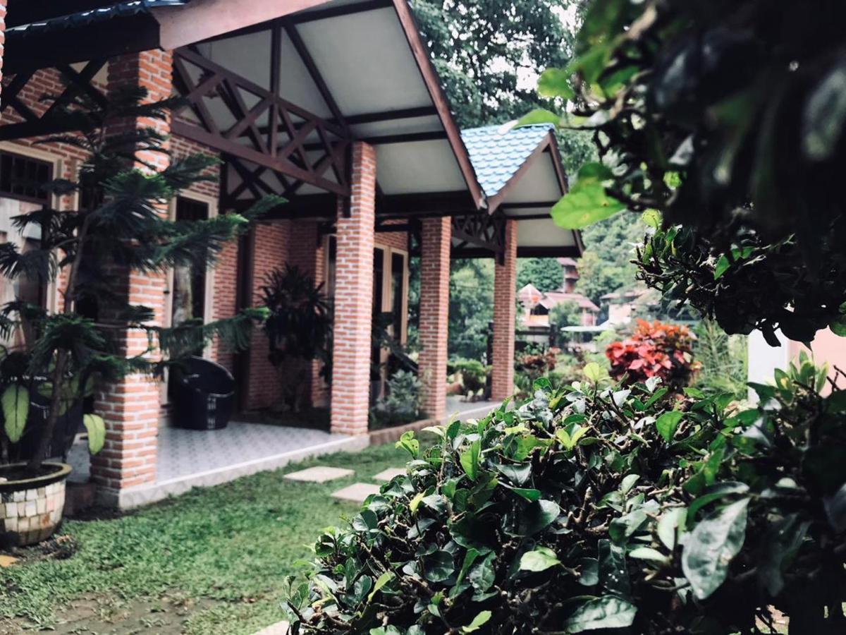 Thomas' Retreat Bukit Lawang Hotel Exterior photo