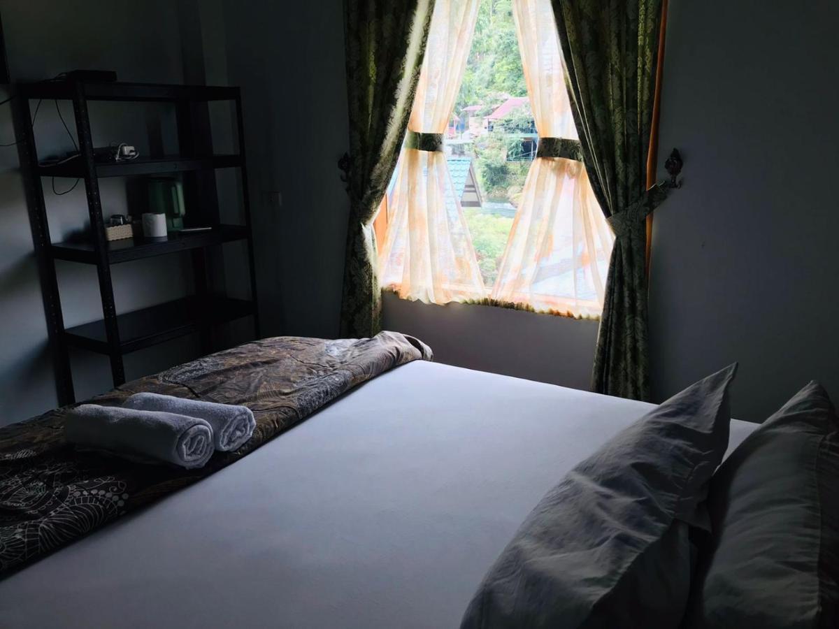 Thomas' Retreat Bukit Lawang Hotel Room photo