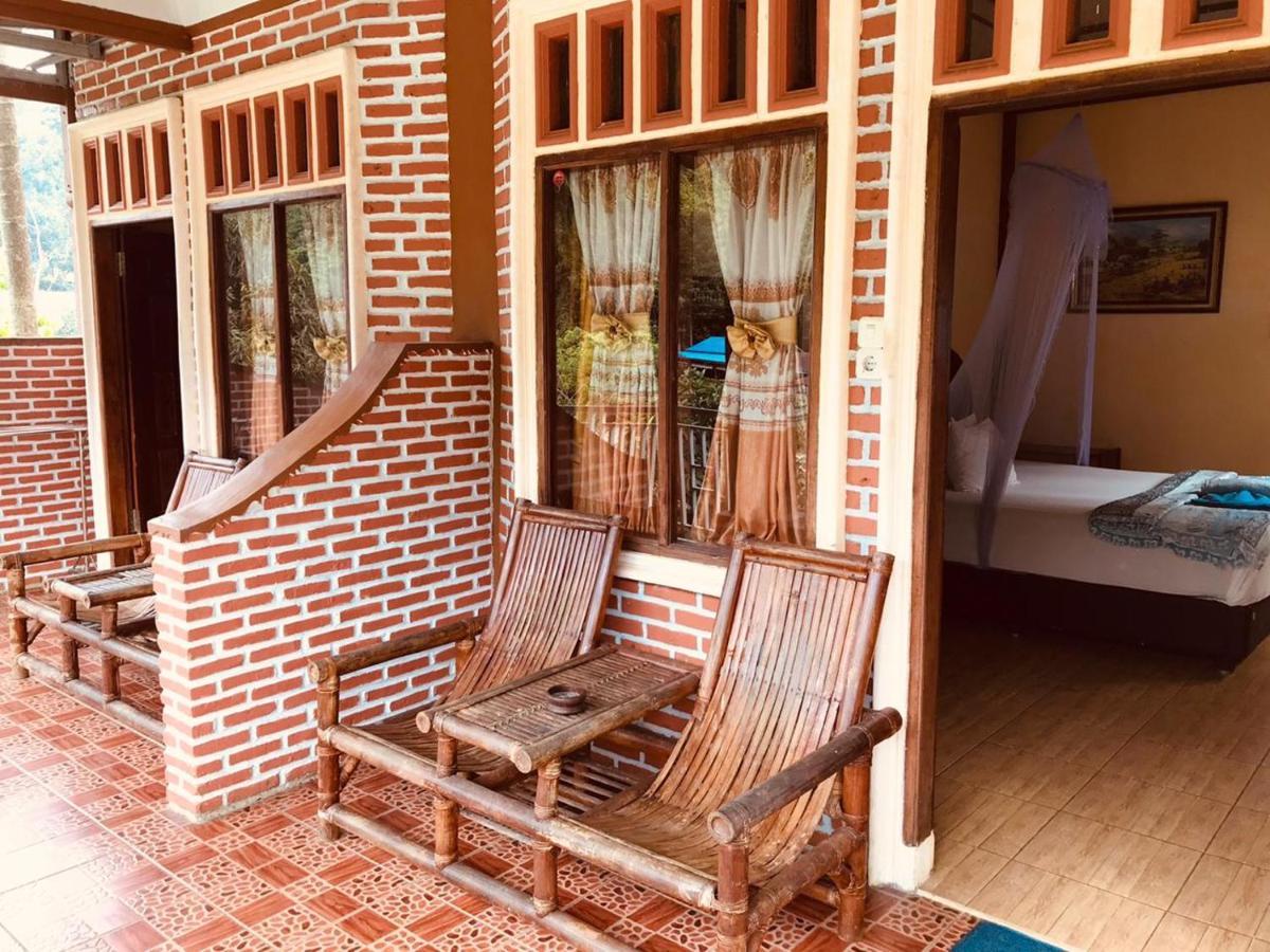 Thomas' Retreat Bukit Lawang Hotel Exterior photo