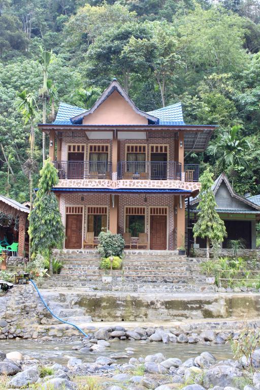 Thomas' Retreat Bukit Lawang Hotel Exterior photo